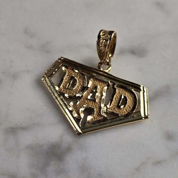 Mens Vintage Estate 14K Yellow Gold DAD Pendant 2.5g E7948